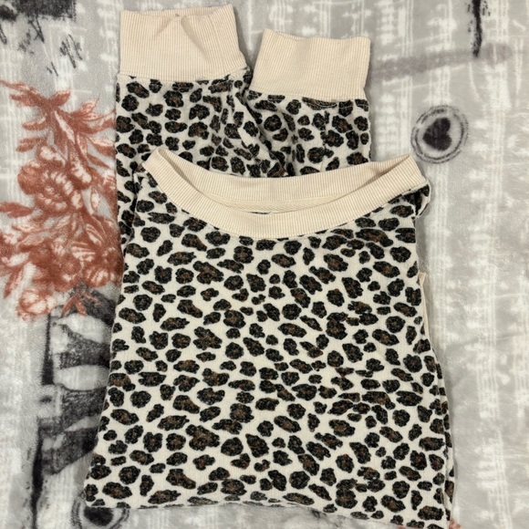 ZSUPPLY Long Sleeve Leopard Pullover - Picture 3 of 4